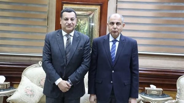 محافظ المنيا يبحث