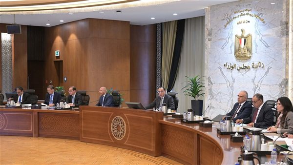 رئيس الوزراء خلال