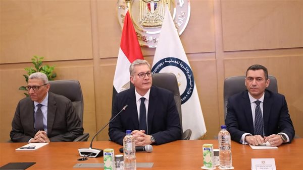 لقاء وزير البترول