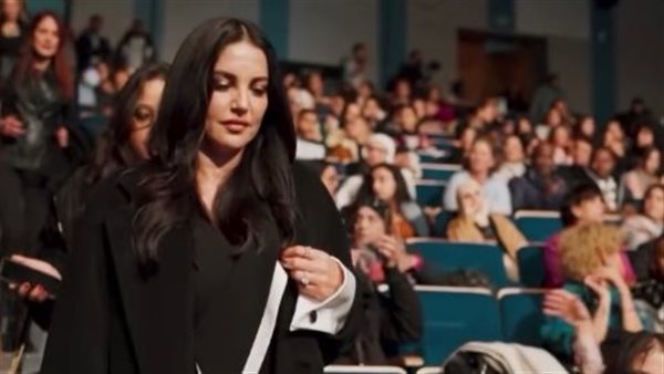 درة خلال عرض الفيلم