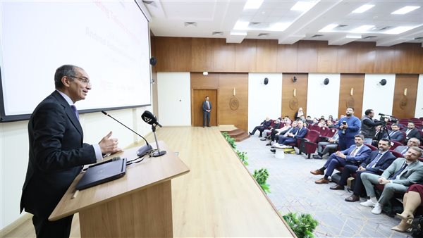 وزير الاتصالات