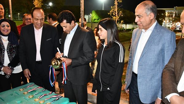 وزير الشباب والرياضة