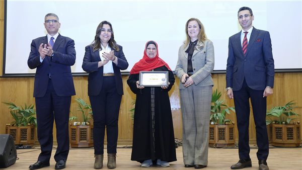 الدكتورة منال عوض