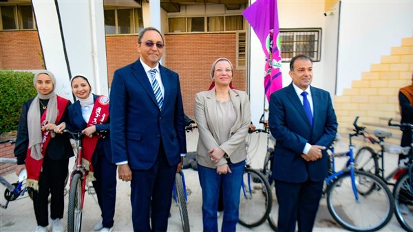 وزيرة البيئة خلال