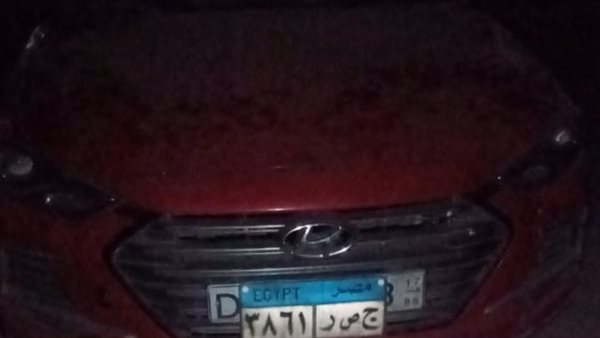 سيارة صدمت شخصان