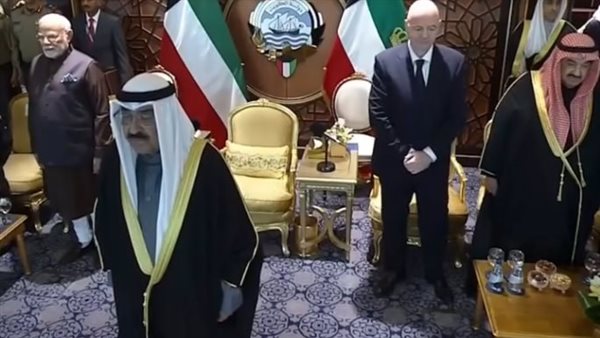 أمير الكويت يفتتح