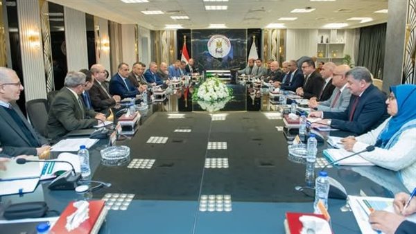 خلال الاجتماع