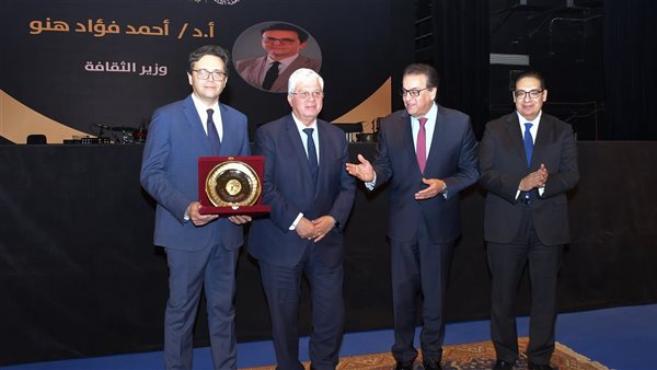 خلال التكريم