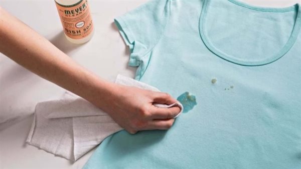 بقع الزيت علي الملابس