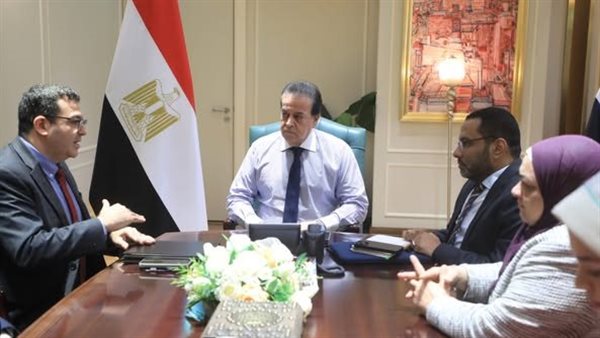 اجتماع وزير الصحة