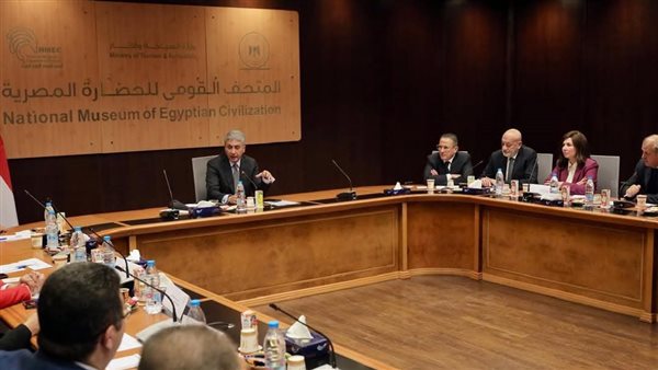 وزير السياحة 