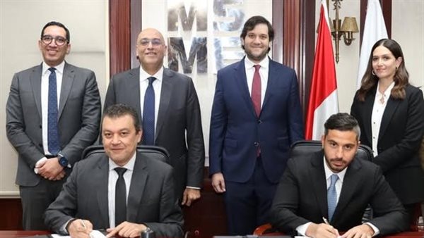 جانب من توقيع البروتوكول