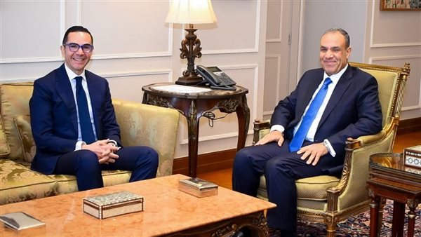 عبد العاطي  يستقبل