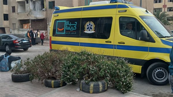 شاب يفتل والده في