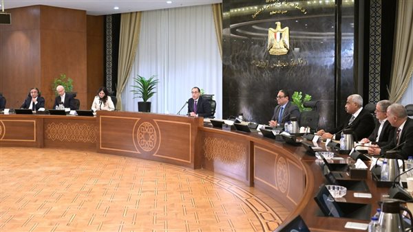 رئيس الوزراء خلال