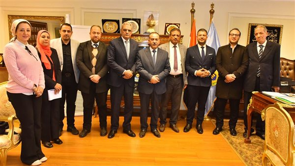 محافظ أسيوط خلال