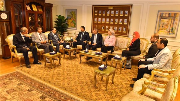 محافظ أسيوط خلال