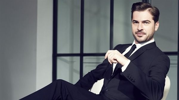 الفنان التركي إنجين