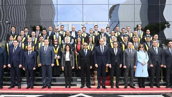 وزيرة التخطيط ووزير