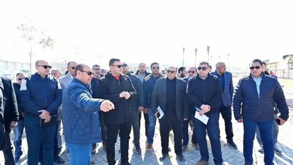 وزير الإسكان خلال