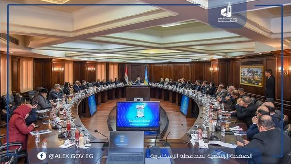 اجتماع محافظ الإسكندرية