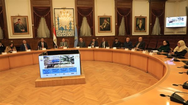 محافظ القاهرة ووزير