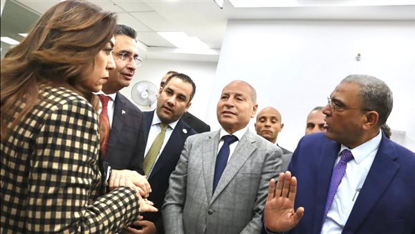 افتتاح أول مركز لإصدار