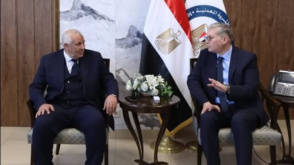 وزير البترول ومحافظ