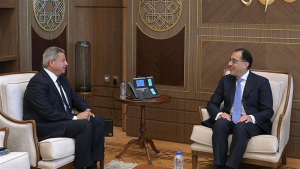 رئيس الوزراء خلال