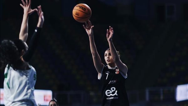 تتويج الأهلي بلقب