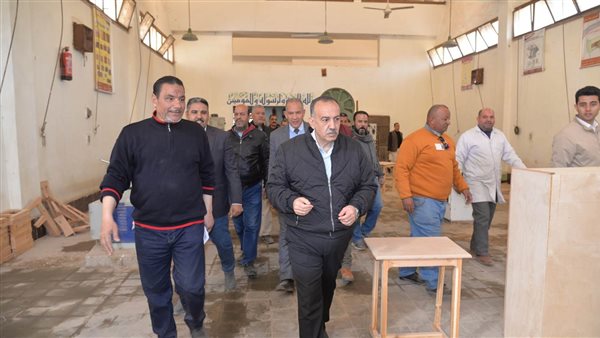 محافظ أسيوط خلال