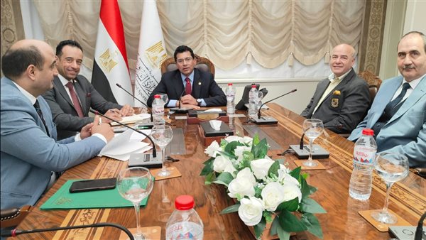 اجتماع وزير الشباب