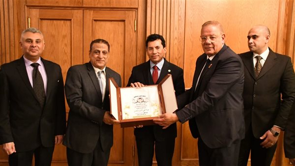 وزير الشباب والرياضة