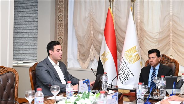 اجتماع وزير الشباب