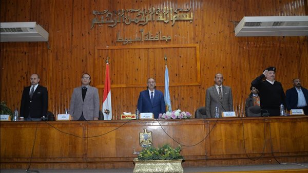 محافظ أسيوط 