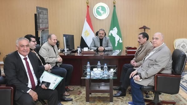 محافظ الشرقية يلتقي