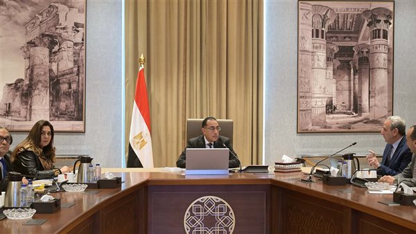 رئيس الوزراء ووزيرة