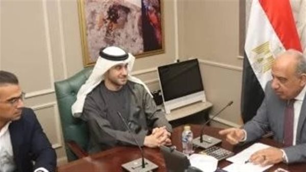 وزير الكهرباء خلال