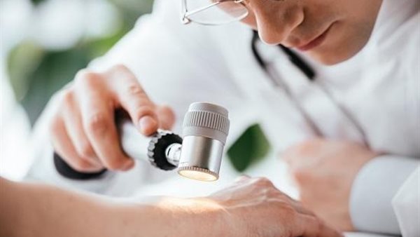 اتهام أستاذ أمراض