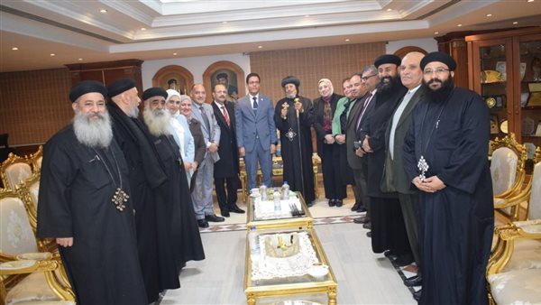 رئيس جامعة بنها مهنئاً