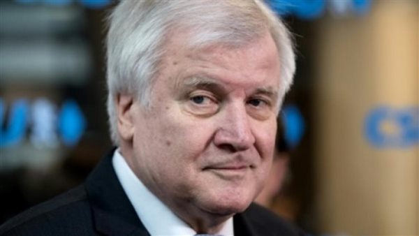  وزير الداخلية