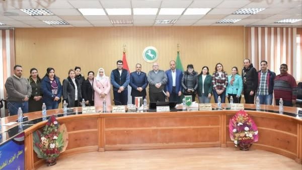 محافظ الشرقية يلتقي