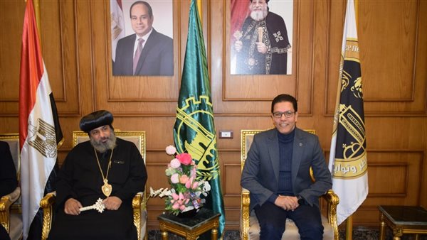 رئيس جامعة بنها يقدم