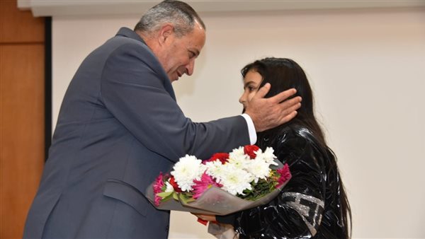 محافظ بورسعيد يلتقي