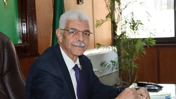  الدكتور أحمـد فـرج