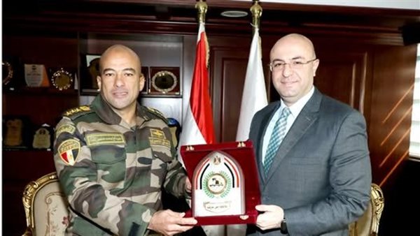 محافظ بني سويف  يُكرًم