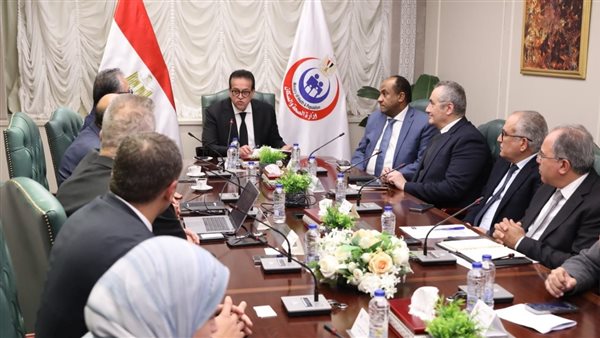 اجتماع وزير الصحة