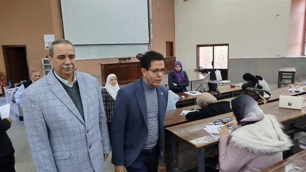 رئيس جامعة بنها يتفقد
