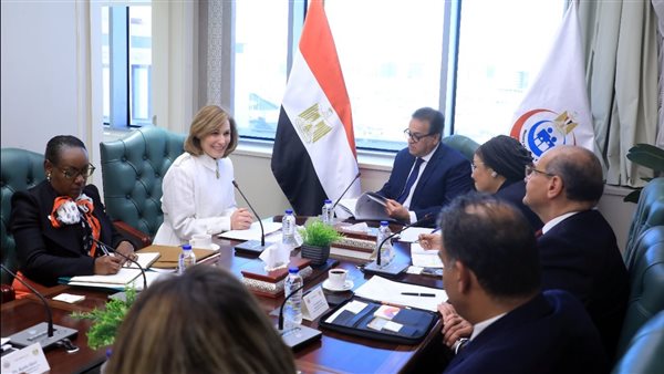 اجتماع وزير الصحة