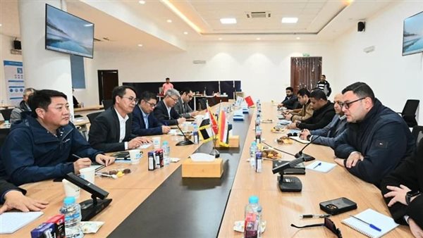 وزير الإسكان يعقد